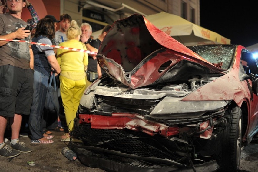 Sopot: Auto wjechało w ludzi na Monciaku. 22 osoby w szpitalu [ZDJĘCIA]