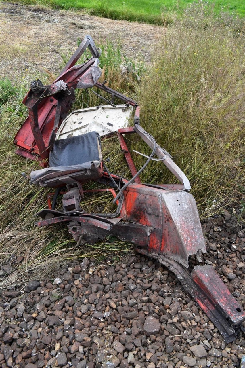 Odolanów: Tragedia na torach. Ciągnik wjechał pod pociąg