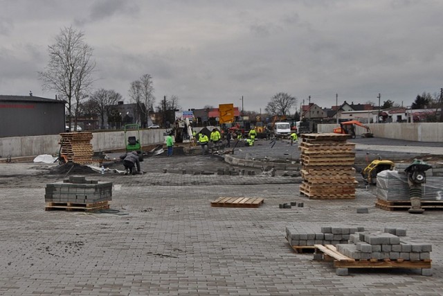 Kończą prace przy budowie statku - parkingu