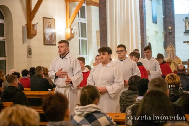 Fotorelacja z uroczystości Wielkiego Piątku w kościele parafialnym w Zębowie - 15 kwietnia 2022 r.