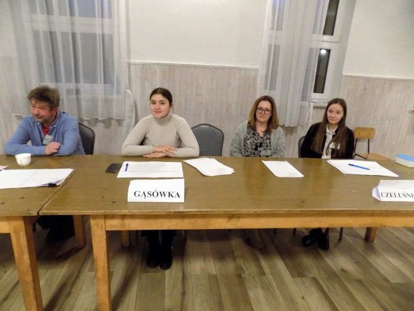 Mieszkańcy gminy Tarnowiec wybierają nowego wójta. Słaba frekwencja przy urnach