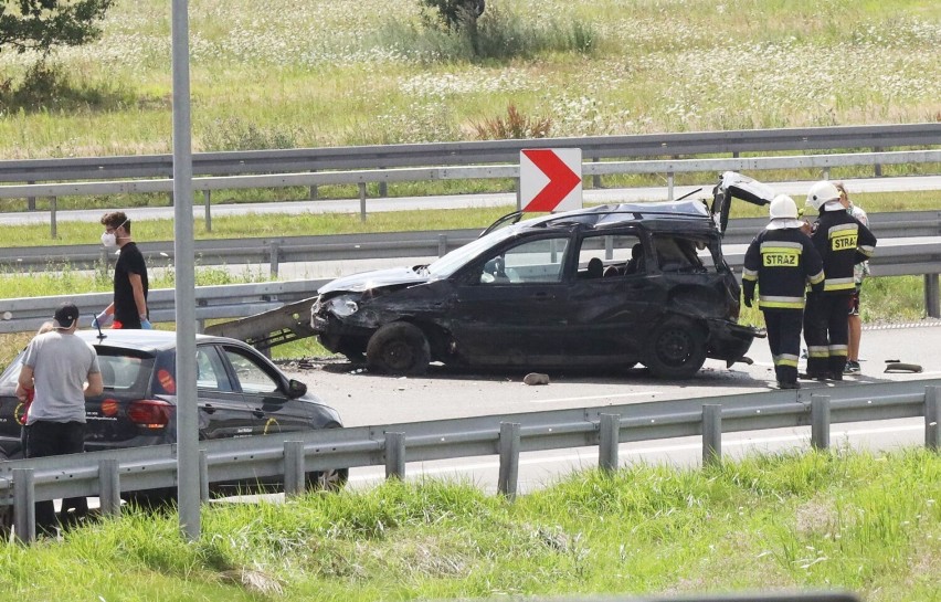 Wypadek na drodze ekspresowej S3 na wysokości Legnicy, trzy osoby ranne