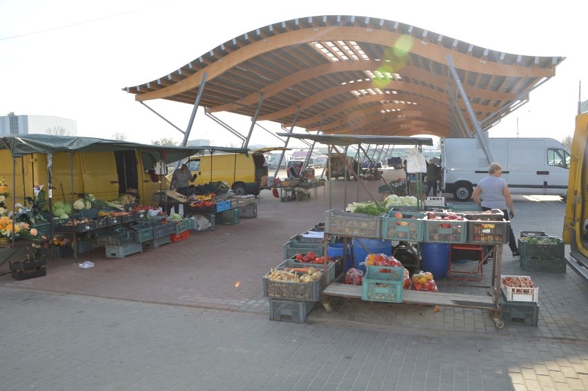 Wiata handlowa na targowisku w Łowiczu została oddana do użytku. Wykonawcę ukarano finansowo