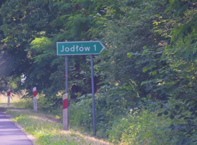 Skręt z trasy Nowa Sól - Sława do Jodłowa.