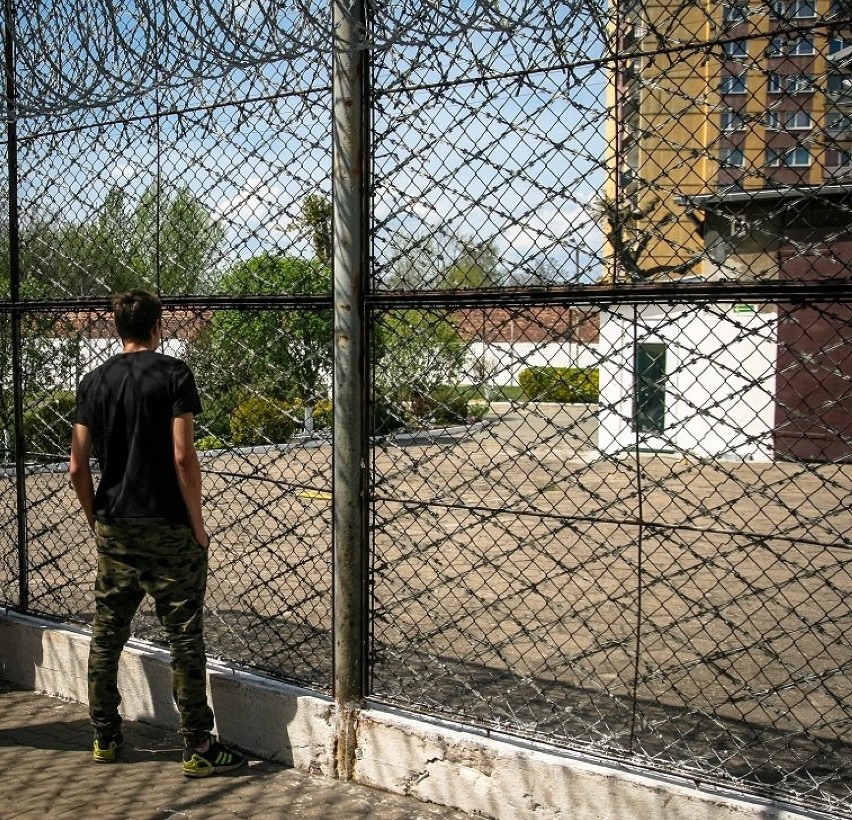 Areszt Śledczy w Sosnowcu - tak wygląda budynek, spacerniak...