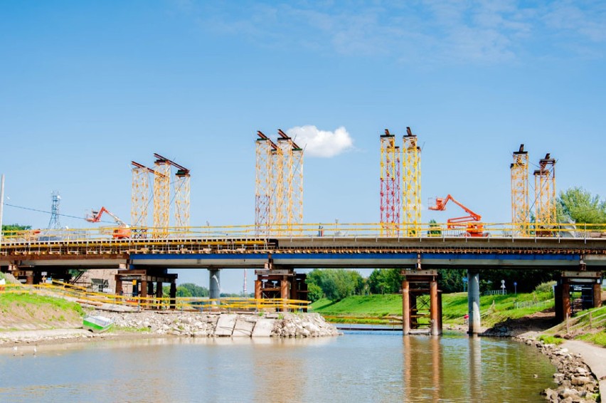 Tawają prace przy budowie mostu Narutowicza w Rzeszowie