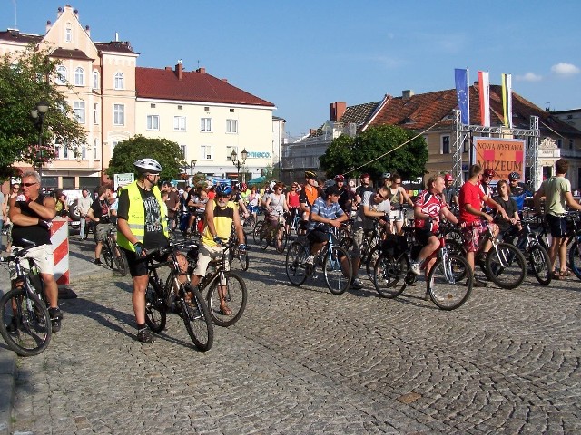 Rowerzyści w Tarnowskich Górach w ostatni piątek miesiąca zawsze spotykają się na tarnogórskim rynku