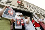 „Stop zamrożeniu płac”. Pracownicy prokuratur w Lublinie wyszli na ulice. Zobacz zdjęcia 