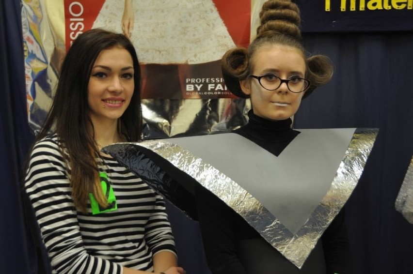 Kosmiczne, futurystyczne, marsjańskie? Takie były fryzury na szkolnym konkursie w Końskich