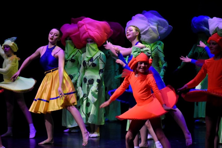 Taneczne show „Światła Broadwayu. Podróż do marzeń” w Suwalskim Ośrodku Kultury