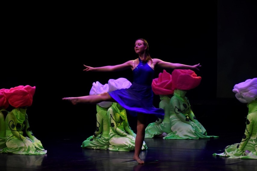 Taneczne show „Światła Broadwayu. Podróż do marzeń” w Suwalskim Ośrodku Kultury