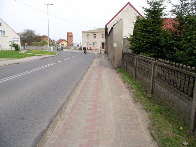 Coś nas denerwuje, niepokoi. Nie rozmawiajmy tylko o tym z sąsiadem. Zgłaszajmy. Bo   to my najlepiej wiemy co i gdzie  się dzieje. Dzisiaj piesi i rowerzyści dziękują  pracownikom ZUK za tak szybką reakcję.