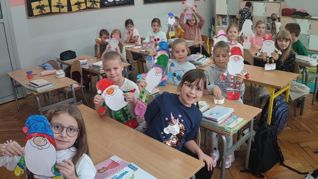 W Szkole Podstawowej nr 1 w Łęczycy rozpoczęły się przygotowania do świąt ZDJĘCIA