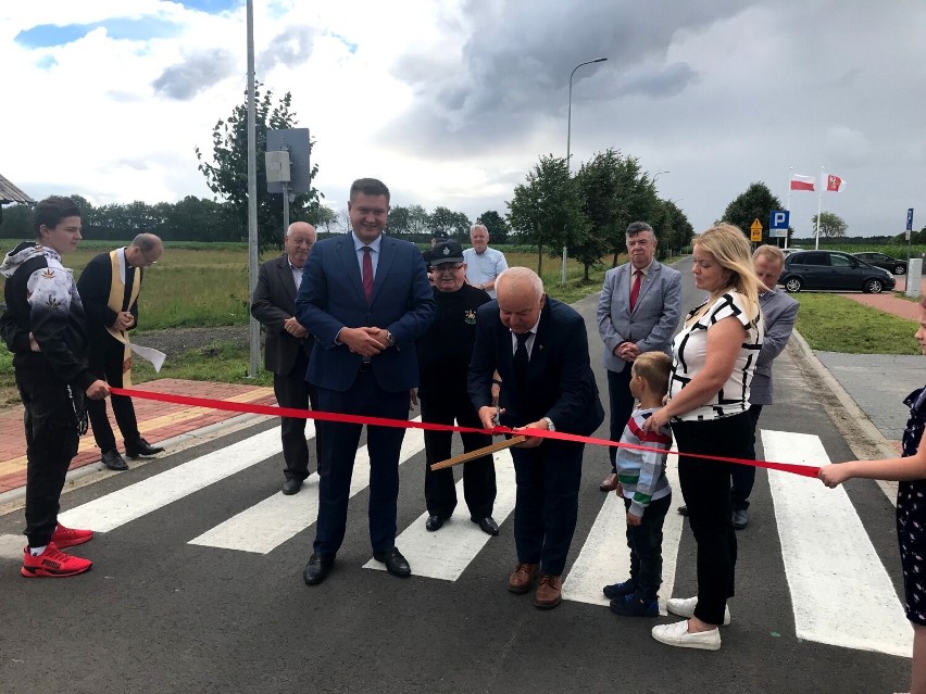 Oficjalne otwarcie drogi w Brzekińcu w gminie Budzyń 