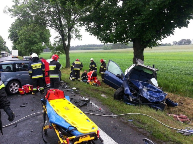 W zderzeniu Forda z Peugeotem zginęła jedna osoba, 2 trafiły do szpitala