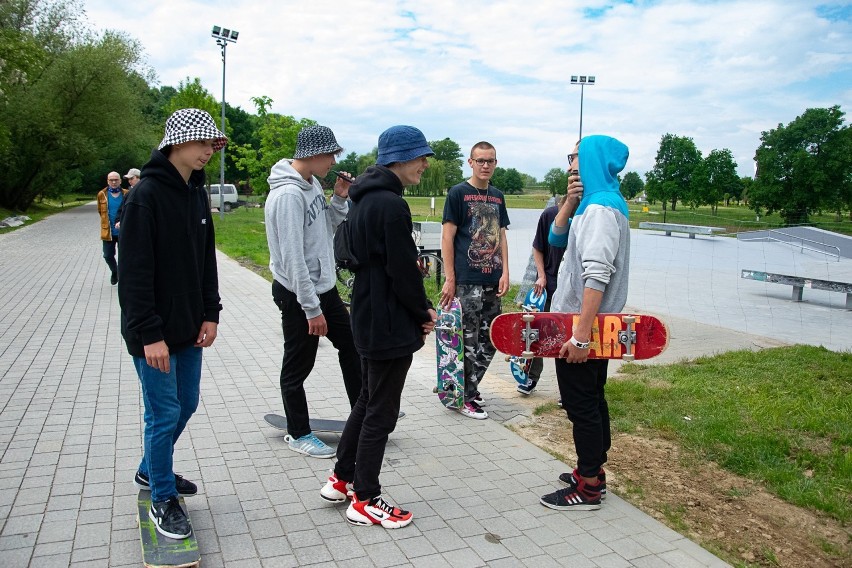 Skatepark w Tarnobrzegu trzeci raz nie przeszedł odbioru! O złym wykonaniu obiektu wie już Polski Związek Sportów Wrotkarskich [ZDJĘCIA] 