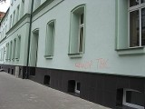 MOPR w Zabrzu. 13-latek zniszczył elewację nowego budynku MOPR-u