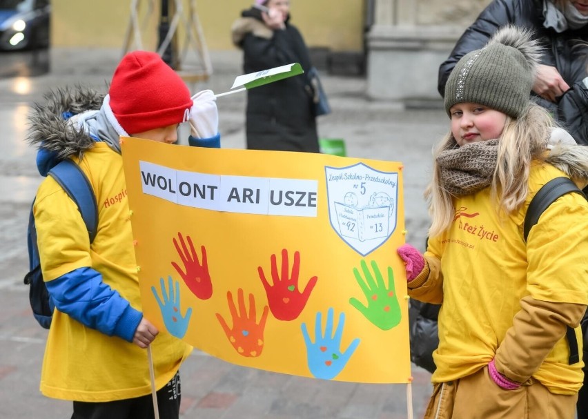 Gdański Tydzień Wolontariatu. Wyjątkowa parada. Uczestnicy przeszli przez Długi Targ i Długie Pobrzeże. ZDJĘCIA