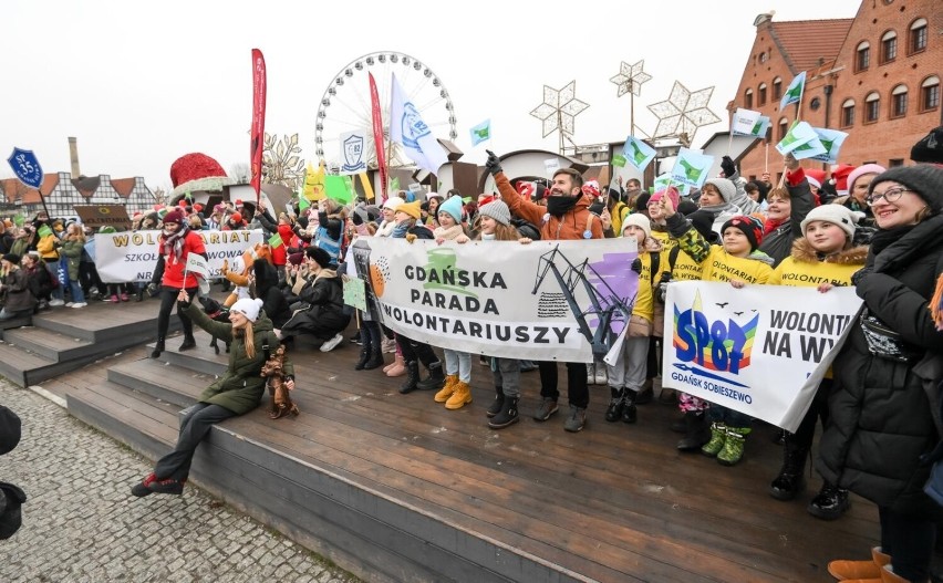 Gdański Tydzień Wolontariatu. Wyjątkowa parada. Uczestnicy przeszli przez Długi Targ i Długie Pobrzeże. ZDJĘCIA