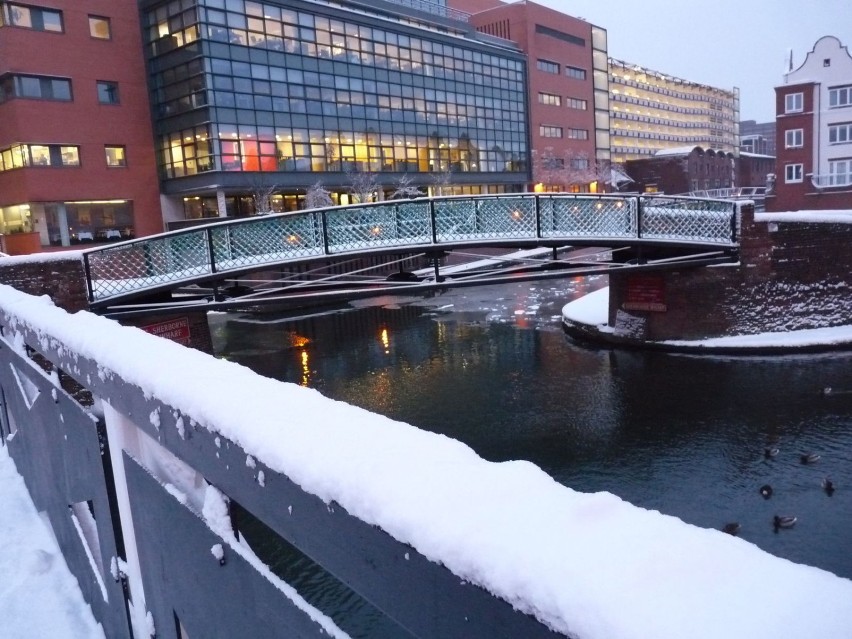 Zaśnieżone kanały barkowe w Birmingham.Fot. Szymon Szar