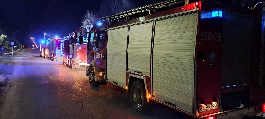 Pożar piwnicy w Szamotułach, zadymienie w budynku w Pniewach [FOTO]