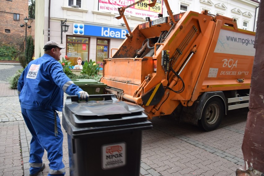 Obecnie w Tarnowie miesięczny koszt odbioru śmieci...
