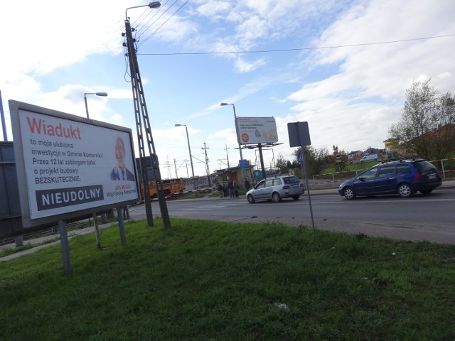 Billboardów przy przejeździe kolejowym na ul. Grunwaldzkiej