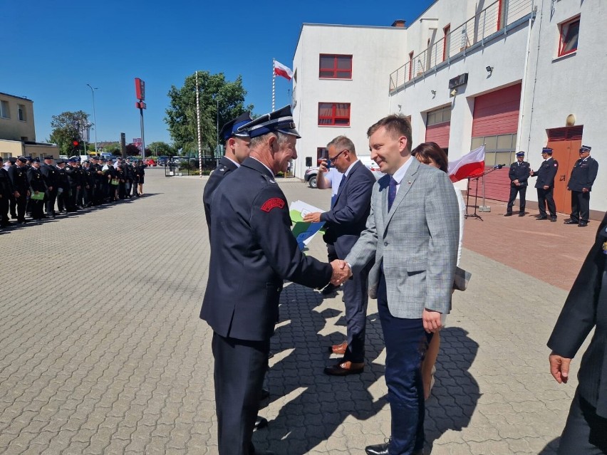 Uroczystość przekazania pieniędzy dla jednostek OSP na zakup...