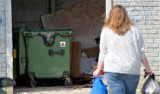 Mieszkańcy gminy Pszczółki zapłacą więcej za wywóz śmieci. - To skutek podwyżki opłaty za utylizacje śmieci - mówi wójt. 