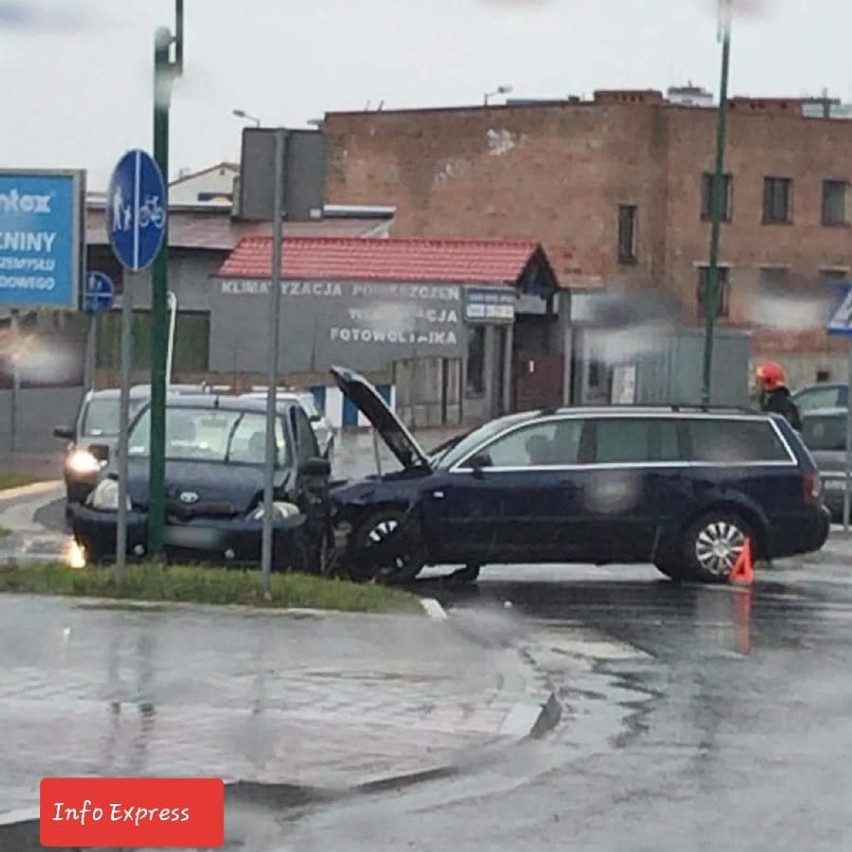 Kolizja na skrzyżowaniu ulic Oświęcimskiej i Mickiewicza w...