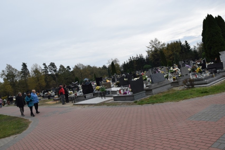 Dzień Zaduszny na cmentarzu w Karsznicach [zdjęcia]