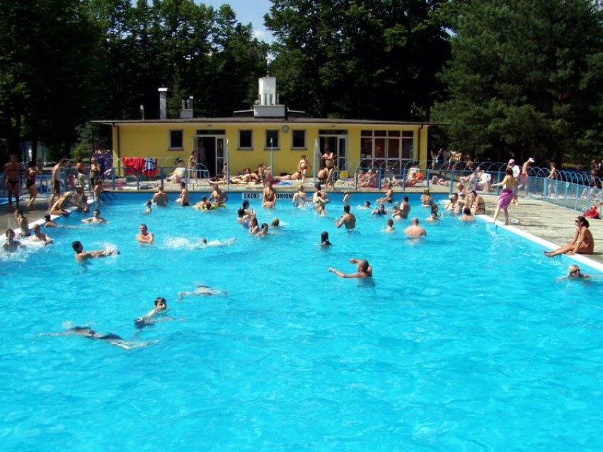 Odkryty basen w Parku Kultury w Powsinie czynny jest od 1...