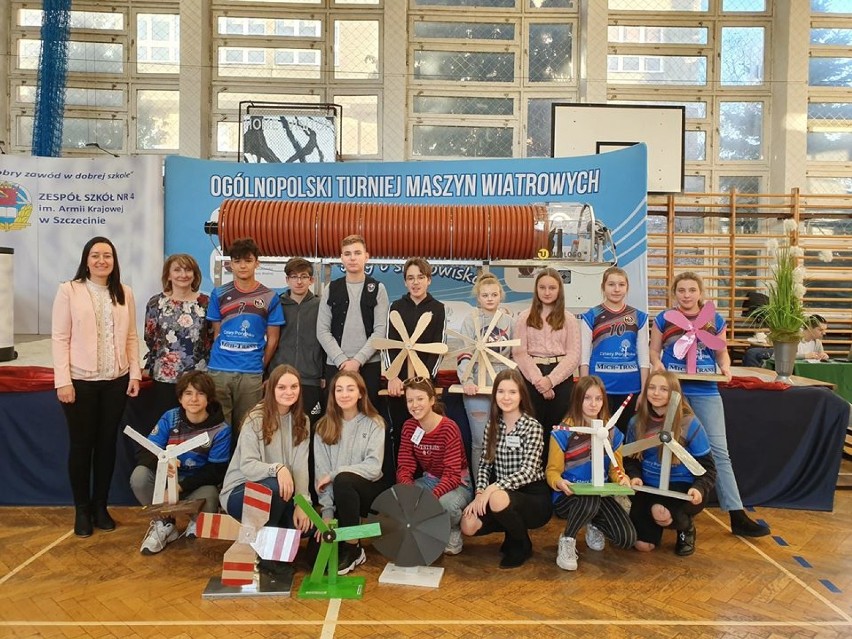 Uczniowie darłowskiej "Trójki" na Ogólnopolskim Turnieju Maszyn Wiatrowych [ZDJĘCIA]