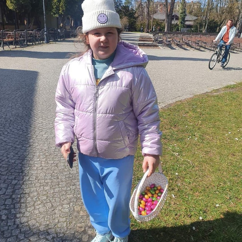 W Ciechocinku dzieci szukały cukierków w Parku Zdrojowym. MCK zorganizował wielkanocną zabawę [zdjęcia]
