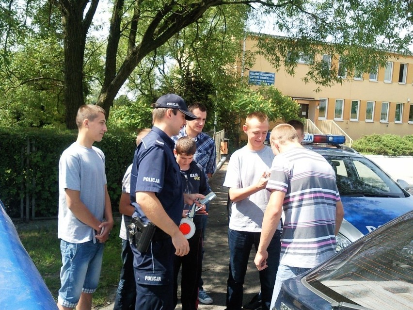 W czasie wspólnych działań policjanci wraz z wychowankami...