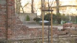 Mur przy Umschlagplatz częściowo rozebrany. Co będzie dalej? [ZDJĘCIA,WIDEO]