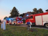 Pożar budynku mieszkalnego w Budzyniu gasiło kilka zastępów straży pożarnej. 