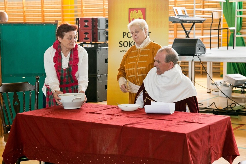 Powiatowy Przegląd Zespołów Artystycznych Seniorów "ARS". W Dąbrowie Białostockiej spotkali się "trochę starsi" artyści 