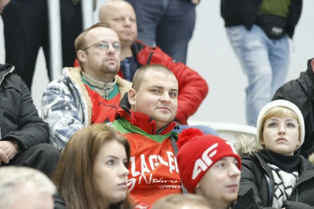 Kibice Zagłębie dopingowali sosnowiczan w meczu z GKS Tychy na Stadionie Zimowym

  Zobacz kolejne zdjęcia. Przesuwaj zdjęcia w prawo - naciśnij strzałkę lub przycisk NASTĘPNE