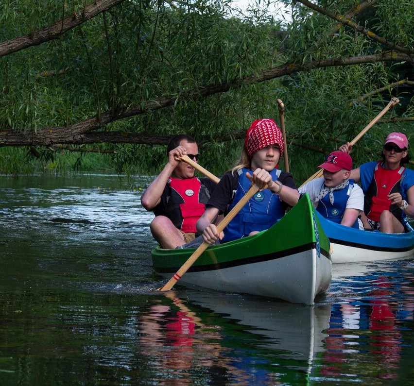 Leszno. Stowarzyszenie Sportowe Dziewiąta Fala zaprasza na spływy kajakowe i obozy wypoczynkowo-sportowe dla dzieci oraz młodzieży [ZDJĘCIA]