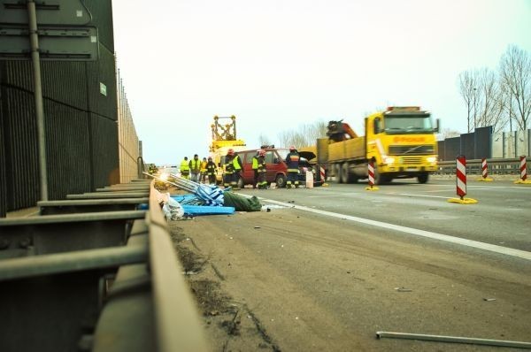 Wypadek na autostradzie A4 koło Chrzanowa: zderzenie 3 samochodów, są ranni [ZDJĘCIA]