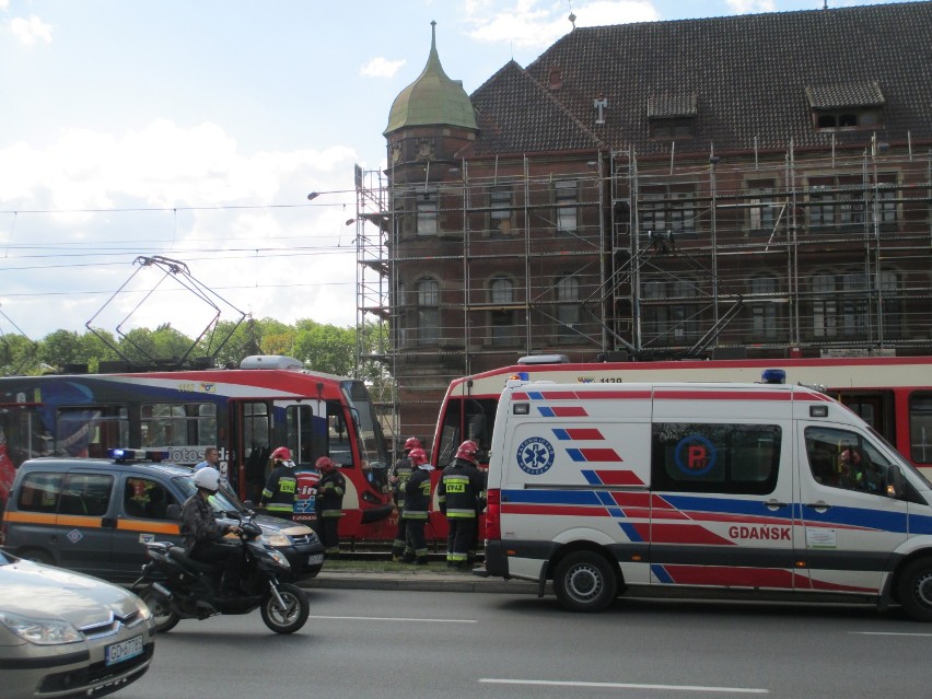 Gdańsk. Zderzenie tramwajów przy dworcu głównym. Opóźnienia na liniach tramwajowych FOTO i WIDEO