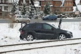 Poronin: Mercedes wjechał pod pociąg [FOTO]