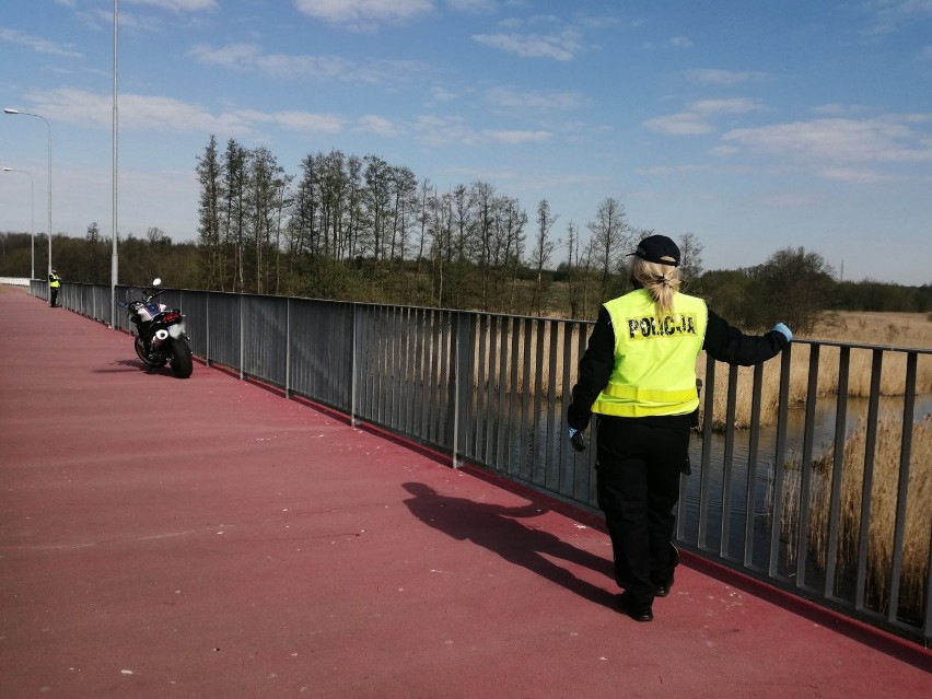 Tragiczny finał poszukiwań zaginionego mężczyzny. W okolicy mostu w Wągrowcu znaleziono motocykl, a następnie ciało 