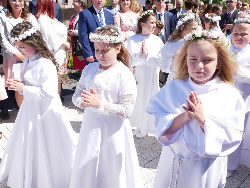 Pierwsza komunia święta w Skokach. Sakrament przyjęły dzieci z parafii pod wezwaniem świętego Mikołaja Biskupa