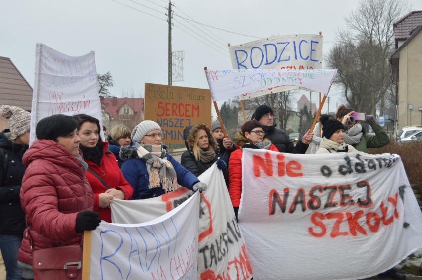 Radni gminy Puck przegłosowali wszystkie 4 projekty uchwał o zamiarze likwidacji i reorganizacji szkół [wideo, zdjęcia]