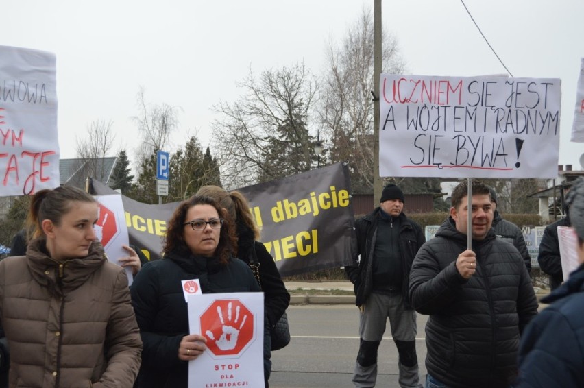 Radni gminy Puck przegłosowali wszystkie 4 projekty uchwał o zamiarze likwidacji i reorganizacji szkół [wideo, zdjęcia]