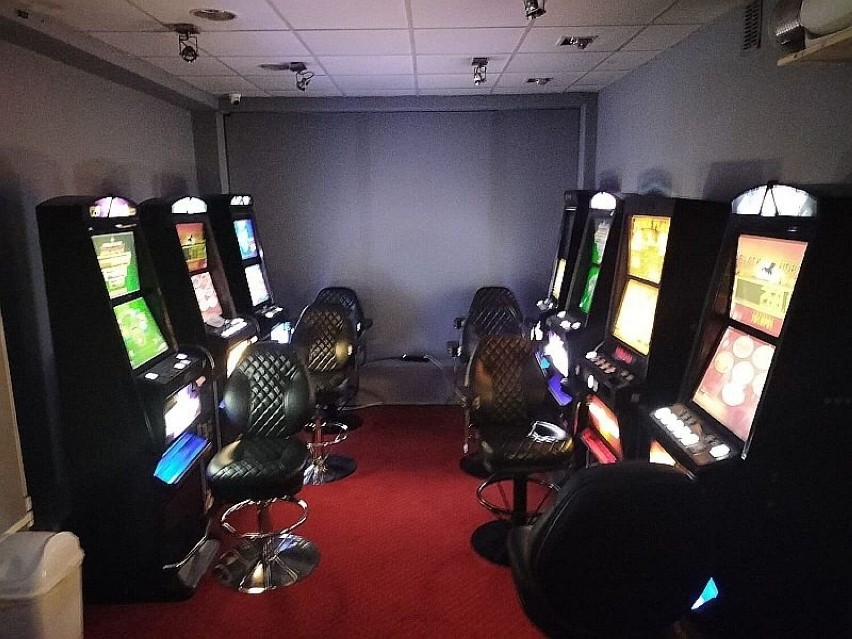 Maszyny do gier hazardowych znaleziono w jednym z lokali w...