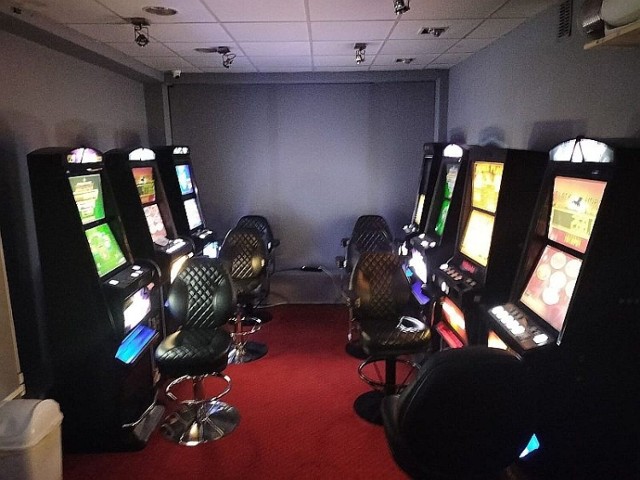 Maszyny do gier hazardowych znaleziono w jednym z lokali w Skarżysku.
