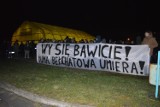 Prezydent Andrzej Duda na karczmie piwnej. Kibice GKS Bełchatów protestowali podczas karczmy w obronie klubu [ZDJĘCIA, VIDEO]